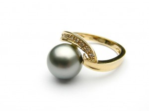 black pearl ring