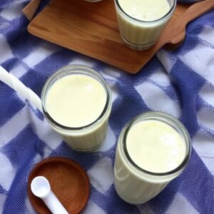 Create the Ultimate Vanilla Milkshake Without Ice Cream (Recipes Included)